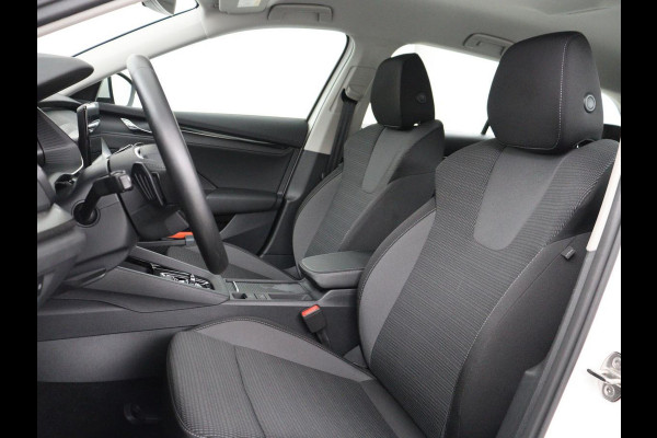 Škoda Octavia 1.0 e-TSI Business Edition | 61.800km NAP | Camera | Carplay | Navigatie | Full LED | Parkeerhulp | Digital Cockpit | Cruise control