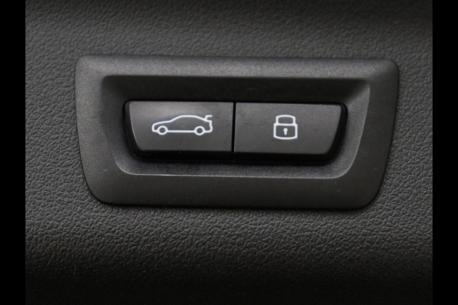 BMW X1 xDrive25e | Leder | Sportstoelen | Carplay | Adaptief LED | Keyless | Camera | Park Assist | Live Cockpit | Climate control | Navigatie | PHEV | Plug In | SOH 92%