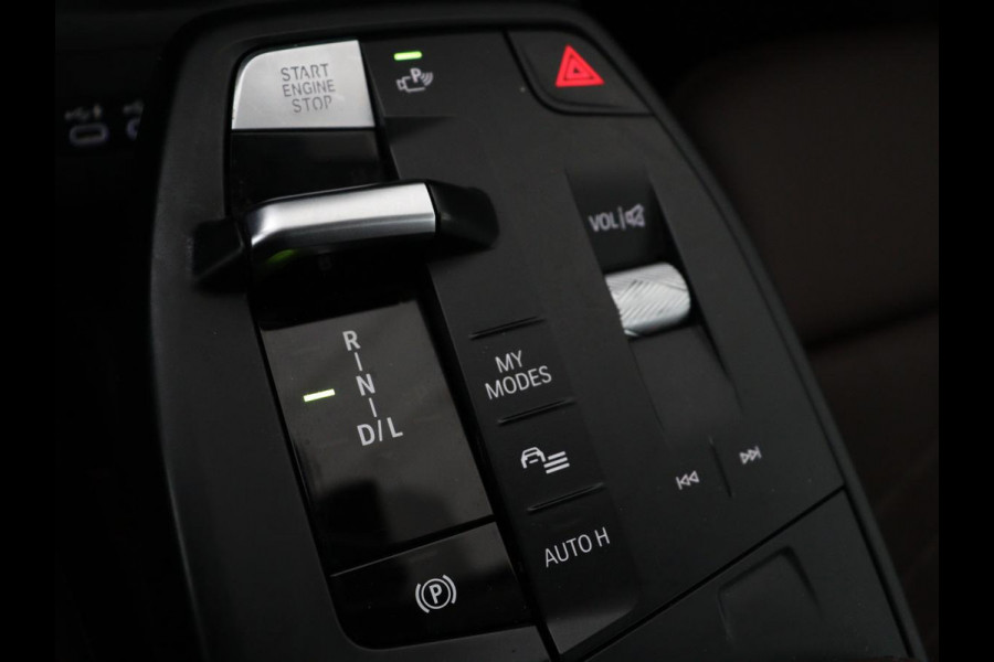 BMW X1 xDrive25e | Leder | Sportstoelen | Carplay | Adaptief LED | Keyless | Camera | Park Assist | Live Cockpit | Climate control | Navigatie | PHEV | Plug In | SOH 92%