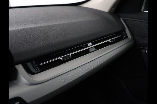 BMW X1 xDrive25e | Leder | Sportstoelen | Carplay | Adaptief LED | Keyless | Camera | Park Assist | Live Cockpit | Climate control | Navigatie | PHEV | Plug In | SOH 92%