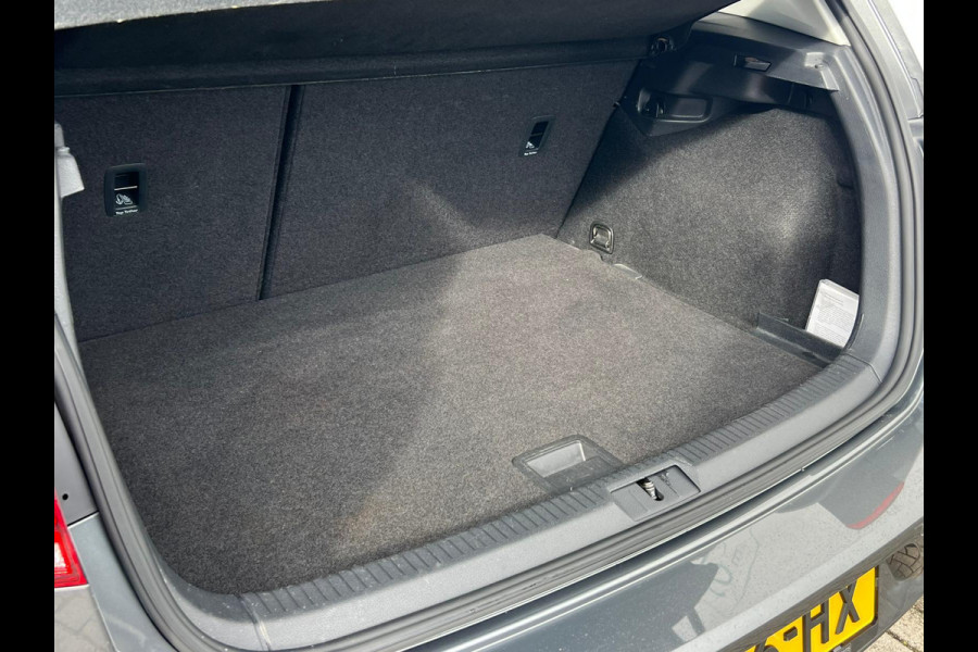 Volkswagen Golf 1.0 TSI Trendline CARPLAY | CAMERA | NAVI |