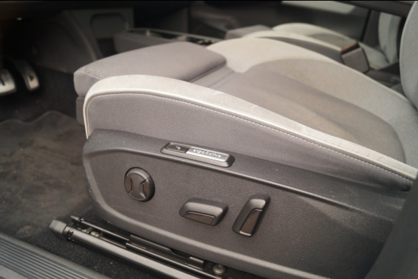 Volkswagen ID.3 First Max 58kWh -SOH92%-PANO-HUD-ECC-LED-