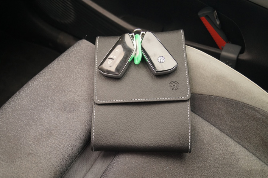 Volkswagen ID.3 First Max 58kWh -SOH92%-PANO-HUD-ECC-LED-