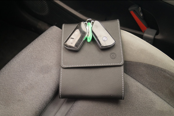 Volkswagen ID.3 First Max 58kWh -SOH92%-PANO-HUD-ECC-LED-