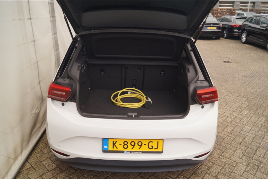 Volkswagen ID.3 First Max 58kWh -SOH92%-PANO-HUD-ECC-LED-