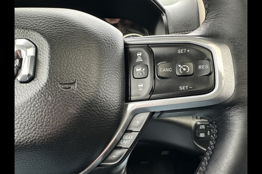 Dodge Ram 1500 5.7 V8 LARAMIE / LPG / TREKHAAK 3.5T / ADAPTIVE CRUISE / CAMERA / PANO / 12 INCH SCREEN / DELMONICO RED