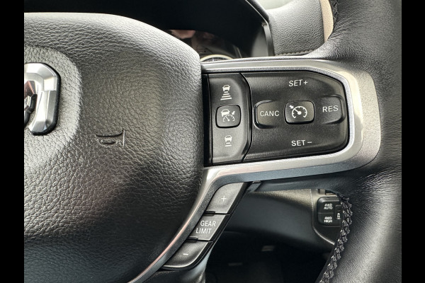 Dodge Ram 1500 5.7 V8 LARAMIE / LPG / TREKHAAK 3.5T / ADAPTIVE CRUISE / CAMERA / PANO / 12 INCH SCREEN / DELMONICO RED