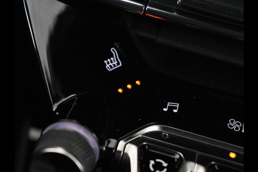 Peugeot e-2008 EV GT 50 kWh | SOH 91% | 3 Fase | Stoelverwarming | Leder/Alcantara | Adaptive cruise | Keyless | Navigatie | Carplay | Full LED