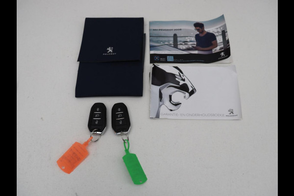 Peugeot e-2008 EV GT 50 kWh | SOH 91% | 3 Fase | Stoelverwarming | Leder/Alcantara | Adaptive cruise | Keyless | Navigatie | Carplay | Full LED