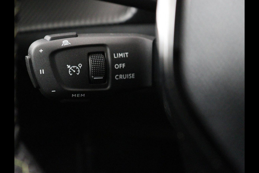 Peugeot e-2008 EV GT 50 kWh | SOH 91% | 3 Fase | Stoelverwarming | Leder/Alcantara | Adaptive cruise | Keyless | Navigatie | Carplay | Full LED