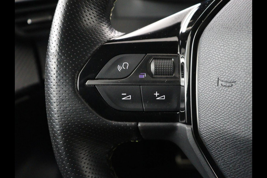 Peugeot e-2008 EV GT 50 kWh | SOH 91% | 3 Fase | Stoelverwarming | Leder/Alcantara | Adaptive cruise | Keyless | Navigatie | Carplay | Full LED