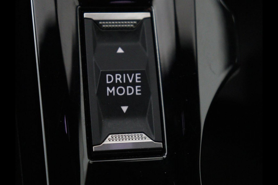 Peugeot e-2008 EV GT 50 kWh | SOH 91% | 3 Fase | Stoelverwarming | Leder/Alcantara | Adaptive cruise | Keyless | Navigatie | Carplay | Full LED