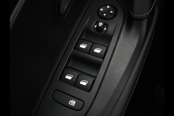 Peugeot e-2008 EV GT 50 kWh | SOH 91% | 3 Fase | Stoelverwarming | Leder/Alcantara | Adaptive cruise | Keyless | Navigatie | Carplay | Full LED