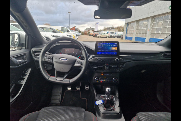 Ford FOCUS Wagon 1.0 EcoBoost ST Line Business | Trekhaak | LED verlichting voor en achter incl. LED dagrijverl.| Winterpack | Technology Pack  Family Pack | Comfortpack | Privacy Glass