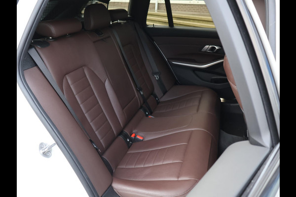 BMW 3 Serie Touring 320d HIGH EXECUTIVE SPORTLINE 190 PK AUT. *ALPINWEISS* + ELEK. TREKHAAK | LASER LED | 18 INCH | STOEL/STUURWIELVERW.
