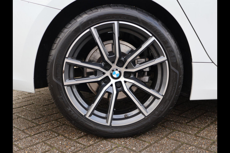 BMW 3 Serie Touring 320d HIGH EXECUTIVE SPORTLINE 190 PK AUT. *ALPINWEISS* + ELEK. TREKHAAK | LASER LED | 18 INCH | STOEL/STUURWIELVERW.