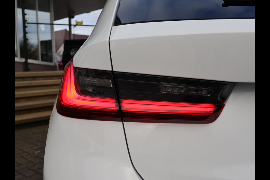 BMW 3 Serie Touring 320d HIGH EXECUTIVE SPORTLINE 190 PK AUT. *ALPINWEISS* + ELEK. TREKHAAK | LASER LED | 18 INCH | STOEL/STUURWIELVERW.