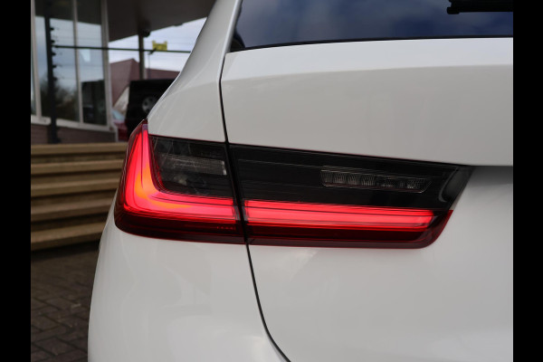 BMW 3 Serie Touring 320d HIGH EXECUTIVE SPORTLINE 190 PK AUT. *ALPINWEISS* + ELEK. TREKHAAK | LASER LED | 18 INCH | STOEL/STUURWIELVERW.