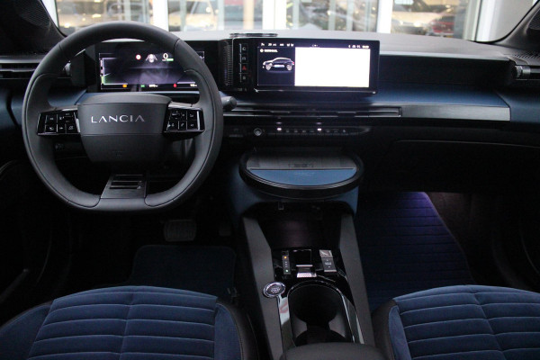 Lancia Ypsilon EDIZIONE CASSINA LIMITATA 156PK 51 kWh | WARMTEPOMP! | 3-FASE! | DRAADLOOS APPLE CARPLAY/ANDROID AUTO | DRAADLOOS TELEFOONLADER | CAMERA VOOR + ACHTER | KEYLESS ENTRY/START | DODEHOEK DETECTIE | ELEKTRISCH BEDIENBARE BESTUUDERSSTOEL MET MASSAGE FUNCTIE | ADAPTIVE CRUISE CONTROL | STOEL VERWARMING | NAVIGATIE | DAB+ RADIO |