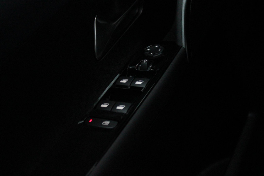 Lancia Ypsilon EDIZIONE CASSINA LIMITATA 156PK 51 kWh | WARMTEPOMP! | 3-FASE! | DRAADLOOS APPLE CARPLAY/ANDROID AUTO | DRAADLOOS TELEFOONLADER | CAMERA VOOR + ACHTER | KEYLESS ENTRY/START | DODEHOEK DETECTIE | ELEKTRISCH BEDIENBARE BESTUUDERSSTOEL MET MASSAGE FUNCTIE | ADAPTIVE CRUISE CONTROL | STOEL VERWARMING | NAVIGATIE | DAB+ RADIO |