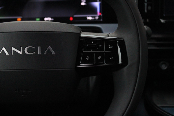 Lancia Ypsilon EDIZIONE CASSINA LIMITATA 156PK 51 kWh | WARMTEPOMP! | 3-FASE! | DRAADLOOS APPLE CARPLAY/ANDROID AUTO | DRAADLOOS TELEFOONLADER | CAMERA VOOR + ACHTER | KEYLESS ENTRY/START | DODEHOEK DETECTIE | ELEKTRISCH BEDIENBARE BESTUUDERSSTOEL MET MASSAGE FUNCTIE | ADAPTIVE CRUISE CONTROL | STOEL VERWARMING | NAVIGATIE | DAB+ RADIO |