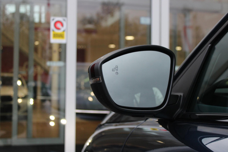 Lancia Ypsilon EDIZIONE CASSINA LIMITATA 156PK 51 kWh | WARMTEPOMP! | 3-FASE! | DRAADLOOS APPLE CARPLAY/ANDROID AUTO | DRAADLOOS TELEFOONLADER | CAMERA VOOR + ACHTER | KEYLESS ENTRY/START | DODEHOEK DETECTIE | ELEKTRISCH BEDIENBARE BESTUUDERSSTOEL MET MASSAGE FUNCTIE | ADAPTIVE CRUISE CONTROL | STOEL VERWARMING | NAVIGATIE | DAB+ RADIO |