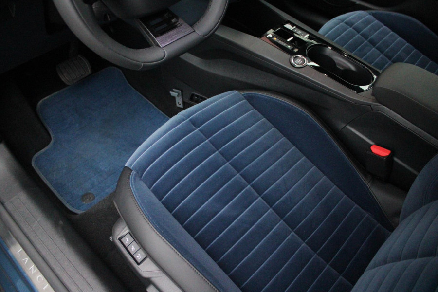 Lancia Ypsilon EDIZIONE CASSINA LIMITATA 156PK 51 kWh | WARMTEPOMP! | 3-FASE! | DRAADLOOS APPLE CARPLAY/ANDROID AUTO | DRAADLOOS TELEFOONLADER | CAMERA VOOR + ACHTER | KEYLESS ENTRY/START | DODEHOEK DETECTIE | ELEKTRISCH BEDIENBARE BESTUUDERSSTOEL MET MASSAGE FUNCTIE | ADAPTIVE CRUISE CONTROL | STOEL VERWARMING | NAVIGATIE | DAB+ RADIO |