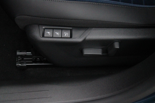 Lancia Ypsilon EDIZIONE CASSINA LIMITATA 156PK 51 kWh | WARMTEPOMP! | 3-FASE! | DRAADLOOS APPLE CARPLAY/ANDROID AUTO | DRAADLOOS TELEFOONLADER | CAMERA VOOR + ACHTER | KEYLESS ENTRY/START | DODEHOEK DETECTIE | ELEKTRISCH BEDIENBARE BESTUUDERSSTOEL MET MASSAGE FUNCTIE | ADAPTIVE CRUISE CONTROL | STOEL VERWARMING | NAVIGATIE | DAB+ RADIO |