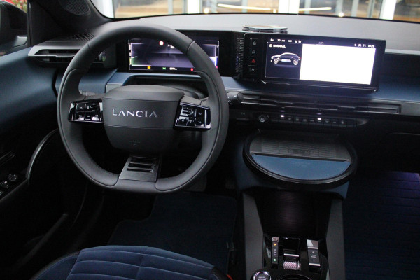 Lancia Ypsilon EDIZIONE CASSINA LIMITATA 156PK 51 kWh | WARMTEPOMP! | 3-FASE! | DRAADLOOS APPLE CARPLAY/ANDROID AUTO | DRAADLOOS TELEFOONLADER | CAMERA VOOR + ACHTER | KEYLESS ENTRY/START | DODEHOEK DETECTIE | ELEKTRISCH BEDIENBARE BESTUUDERSSTOEL MET MASSAGE FUNCTIE | ADAPTIVE CRUISE CONTROL | STOEL VERWARMING | NAVIGATIE | DAB+ RADIO |