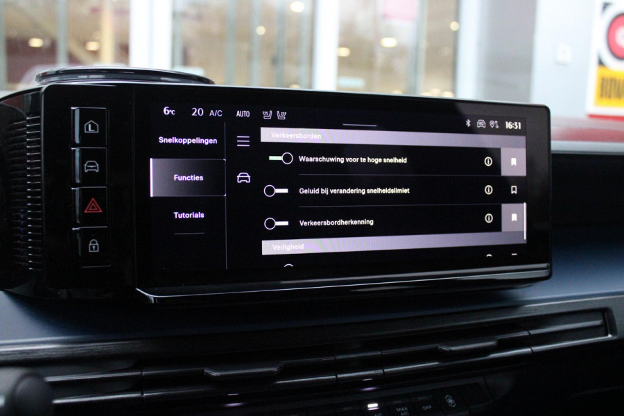 Lancia Ypsilon EDIZIONE CASSINA LIMITATA 156PK 51 kWh | WARMTEPOMP! | 3-FASE! | DRAADLOOS APPLE CARPLAY/ANDROID AUTO | DRAADLOOS TELEFOONLADER | CAMERA VOOR + ACHTER | KEYLESS ENTRY/START | DODEHOEK DETECTIE | ELEKTRISCH BEDIENBARE BESTUUDERSSTOEL MET MASSAGE FUNCTIE | ADAPTIVE CRUISE CONTROL | STOEL VERWARMING | NAVIGATIE | DAB+ RADIO |