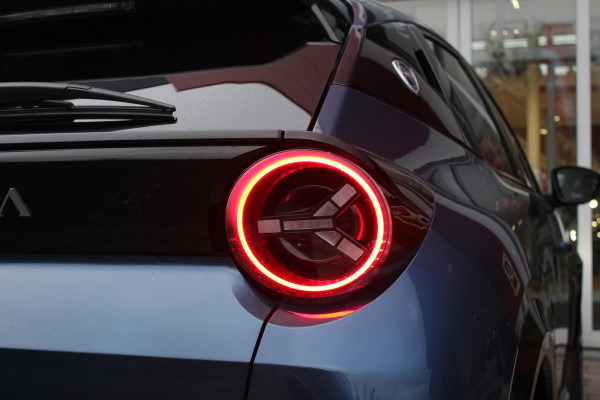 Lancia Ypsilon EDIZIONE CASSINA LIMITATA 156PK 51 kWh | WARMTEPOMP! | 3-FASE! | DRAADLOOS APPLE CARPLAY/ANDROID AUTO | DRAADLOOS TELEFOONLADER | CAMERA VOOR + ACHTER | KEYLESS ENTRY/START | DODEHOEK DETECTIE | ELEKTRISCH BEDIENBARE BESTUUDERSSTOEL MET MASSAGE FUNCTIE | ADAPTIVE CRUISE CONTROL | STOEL VERWARMING | NAVIGATIE | DAB+ RADIO |