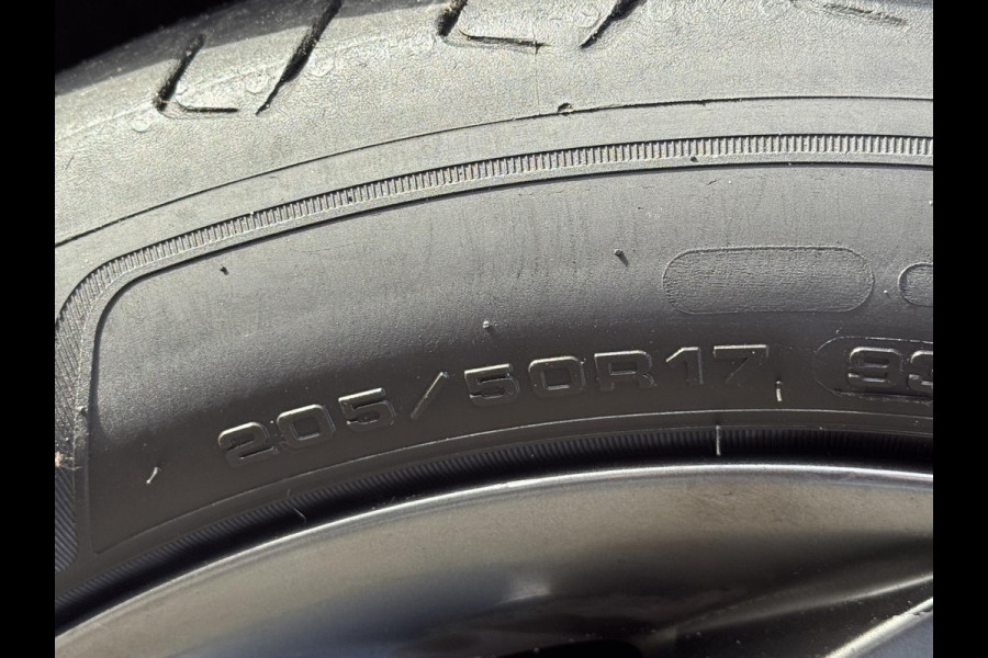 Ford EcoSport 1.0 EcoBoost ST-Line - Navigatie I Airco I Sport pakket I Leer / Alcantara I PDC I Achteruitrij Camera I Dealer ond.