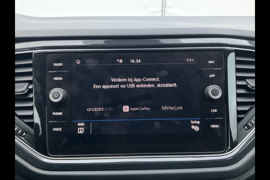 Volkswagen T-Roc 1.5 TSI R-Line Automaat Trekhaak Carplay Adap.Cruise Keyless Led NL-Auto Hoogzitter!