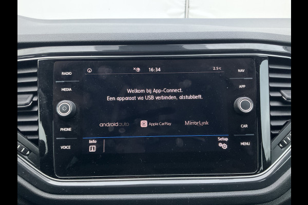 Volkswagen T-Roc 1.5 TSI R-Line Automaat Trekhaak Carplay Adap.Cruise Keyless Led NL-Auto Hoogzitter!