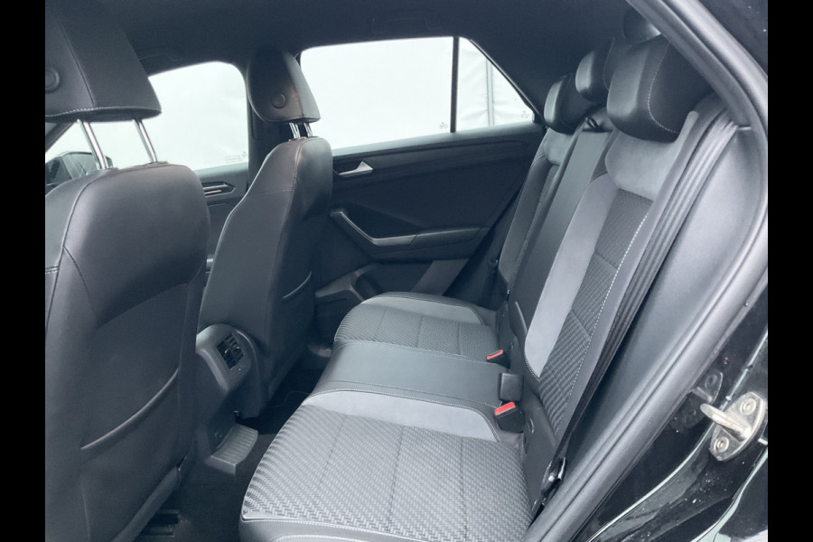 Volkswagen T-Roc 1.5 TSI R-Line Automaat Trekhaak Carplay Adap.Cruise Keyless Led NL-Auto Hoogzitter!