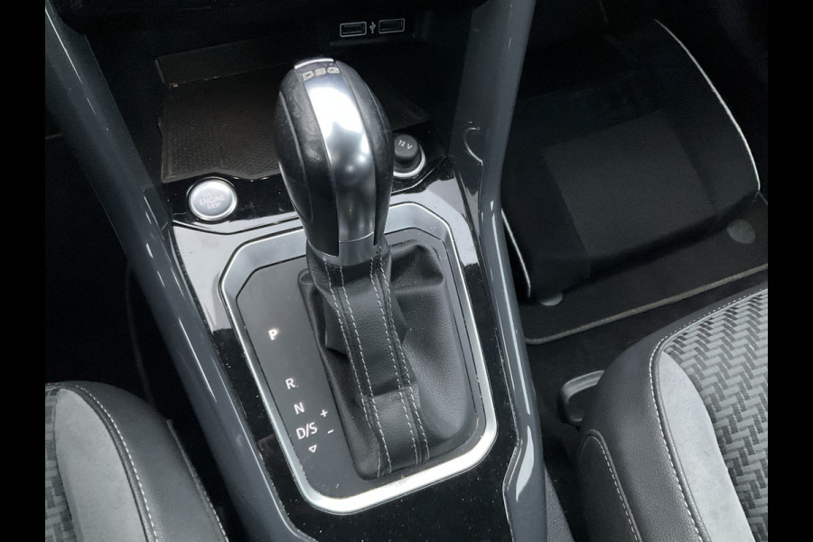 Volkswagen T-Roc 1.5 TSI R-Line Automaat Trekhaak Carplay Adap.Cruise Keyless Led NL-Auto Hoogzitter!