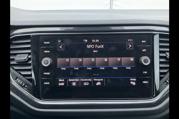 Volkswagen T-Roc 1.5 TSI R-Line Automaat Trekhaak Carplay Adap.Cruise Keyless Led NL-Auto Hoogzitter!