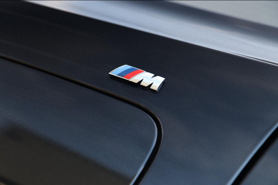 BMW 3 Serie Touring 330e M Sport / PANO / LIVE COCKPIT / CAMERA / DEALER SERVICE / STOELVERW