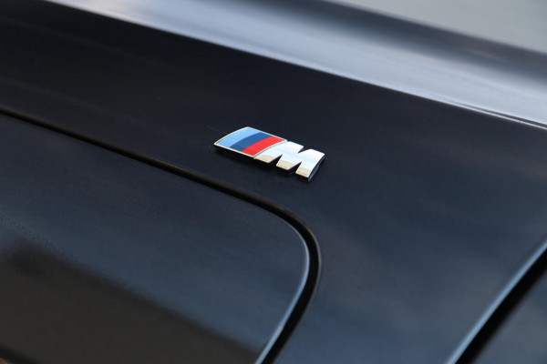 BMW 3 Serie Touring 330e M Sport / PANO / LIVE COCKPIT / CAMERA / DEALER SERVICE / STOELVERW