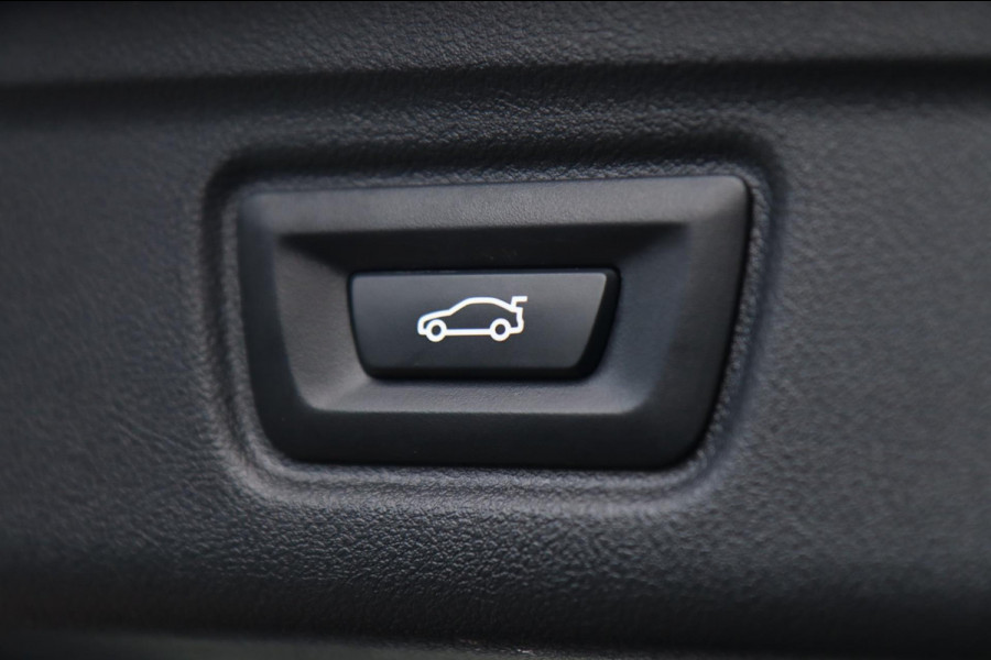 BMW 3 Serie Touring 330e M Sport / PANO / LIVE COCKPIT / CAMERA / DEALER SERVICE / STOELVERW