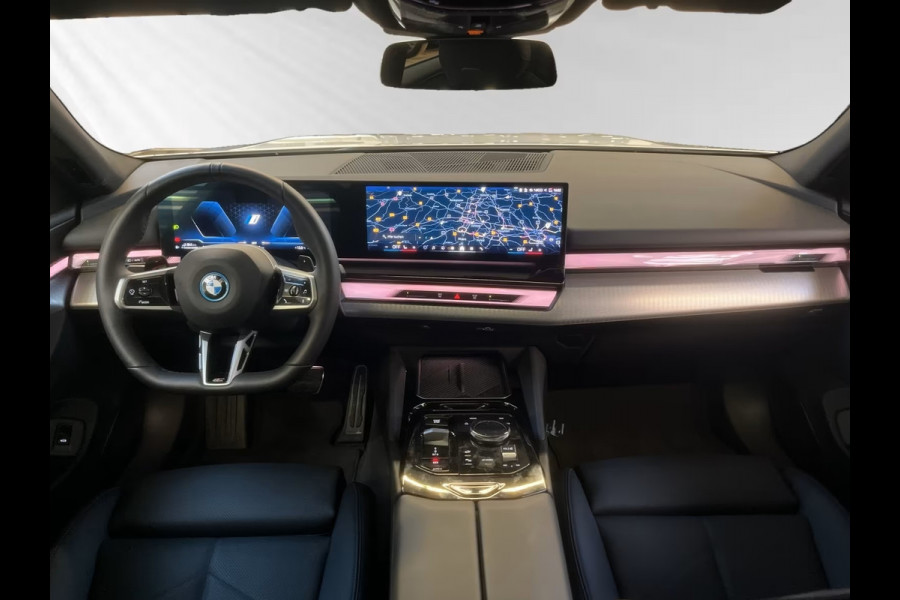 BMW 5 Serie Touring 530e M Sport ** LED, NAVI+, LEDER/ALC, PANORAMA, TREKH, H&K SOUND, 19-inch LMV ** 1e EIG - Ex BMW-AG ** ** INFORMEER OOK NAAR ONZE AANTREKKELIJKE FINANCIAL-LEASE TARIEVEN **