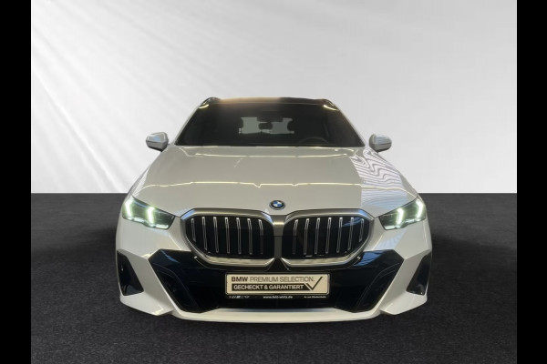 BMW 5 Serie Touring 530e M Sport ** LED, NAVI+, LEDER/ALC, PANORAMA, TREKH, H&K SOUND, 19-inch LMV ** 1e EIG - Ex BMW-AG ** ** INFORMEER OOK NAAR ONZE AANTREKKELIJKE FINANCIAL-LEASE TARIEVEN **