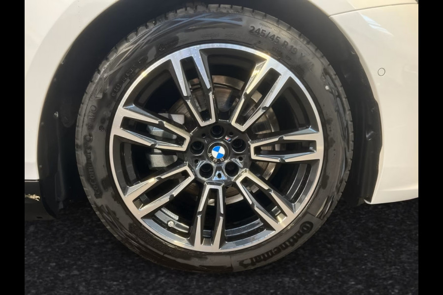 BMW 5 Serie Touring 530e M Sport ** LED, NAVI+, LEDER/ALC, PANORAMA, TREKH, H&K SOUND, 19-inch LMV ** 1e EIG - Ex BMW-AG ** ** INFORMEER OOK NAAR ONZE AANTREKKELIJKE FINANCIAL-LEASE TARIEVEN **