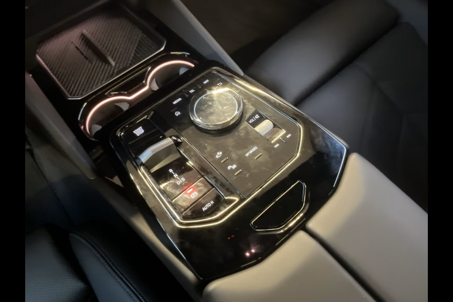 BMW 5 Serie Touring 530e M Sport ** LED, NAVI+, LEDER/ALC, PANORAMA, TREKH, H&K SOUND, 19-inch LMV ** 1e EIG - Ex BMW-AG ** ** INFORMEER OOK NAAR ONZE AANTREKKELIJKE FINANCIAL-LEASE TARIEVEN **