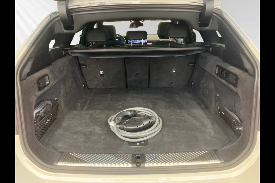 BMW 5 Serie Touring 530e M Sport ** LED, NAVI+, LEDER/ALC, PANORAMA, TREKH, H&K SOUND, 19-inch LMV ** 1e EIG - Ex BMW-AG ** ** INFORMEER OOK NAAR ONZE AANTREKKELIJKE FINANCIAL-LEASE TARIEVEN **