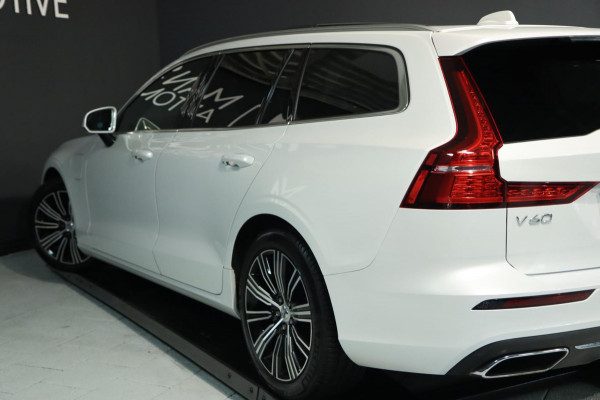 Volvo V60 2.0 T8 AWD Inscription / PANO / HK / MEMORY / ACC / KEYLESS / CAMERA