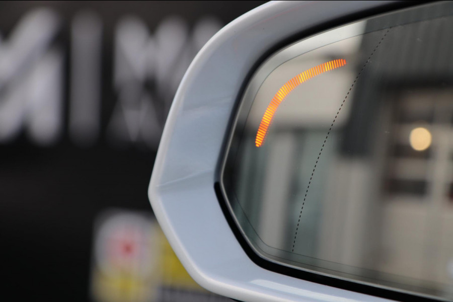 Volvo V60 2.0 T8 AWD Inscription / PANO / HK / MEMORY / ACC / KEYLESS / CAMERA