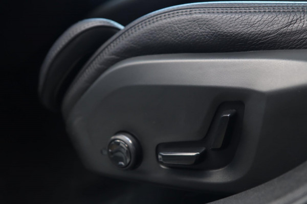 Volvo V60 2.0 T8 AWD Inscription / PANO / HK / MEMORY / ACC / KEYLESS / CAMERA