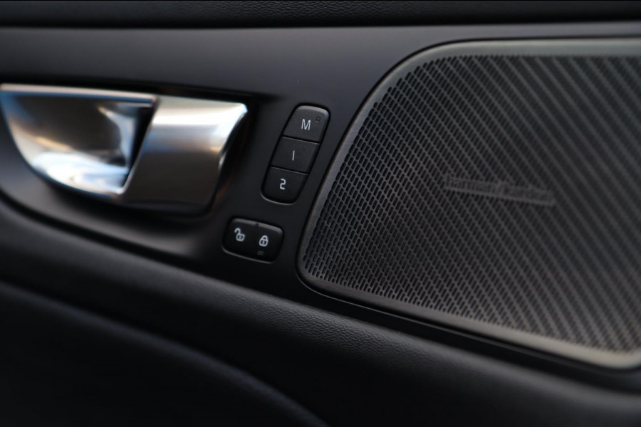 Volvo V60 2.0 T8 AWD Inscription / PANO / HK / MEMORY / ACC / KEYLESS / CAMERA