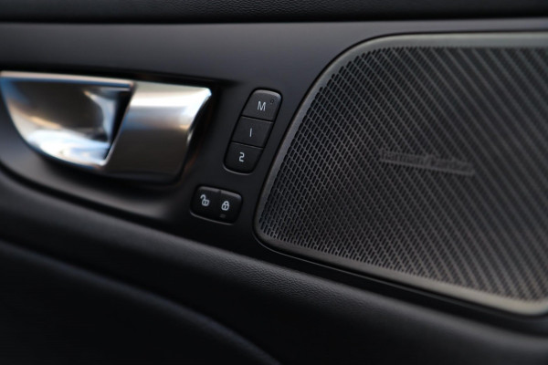 Volvo V60 2.0 T8 AWD Inscription / PANO / HK / MEMORY / ACC / KEYLESS / CAMERA